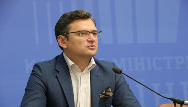 Втрата безвізу через рішення КСУ: Кулеба розповів про ризики для України