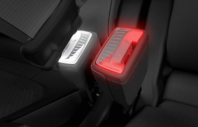 Skoda придумала «умный» фиксатор ремня безопасности, который меняет цвет