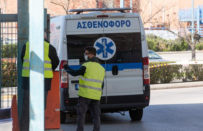 Греция ужесточает карантин: из дома выйти можно только по смс-пропускам