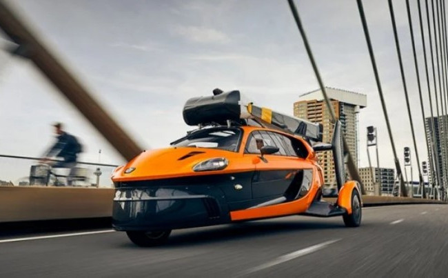 В Нидерландах зарегистрировали первый в мире летающий автомобиль, видео