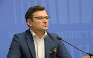 Втрата безвізу через рішення КСУ: Кулеба розповів про ризики для України