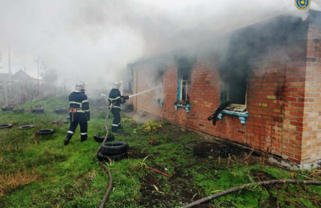 В Черкасской области при пожаре погибли три человека, среди них — ребенок, фото