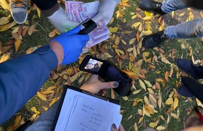 На Херсонщині викрито поліцейського, який за хабар повернув арештовану квартиру