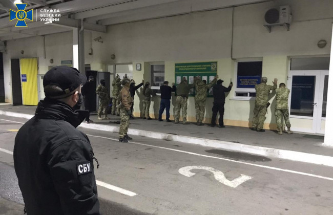 На Закарпатській митниці викрили корупційну схему під час ввезення автомобілів із Європи