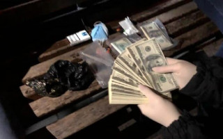 $100 000 за керівну посаду в поліції Рівненщини: затримано копа та його спільника
