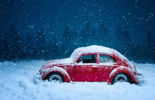 Назвали 8 вещей, которые опасно оставлять в авто зимой