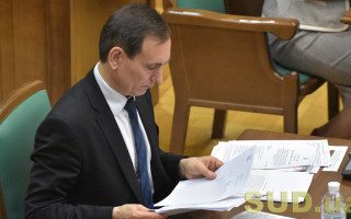 Веніславський знову закликав суддів КСУ піти у відставку