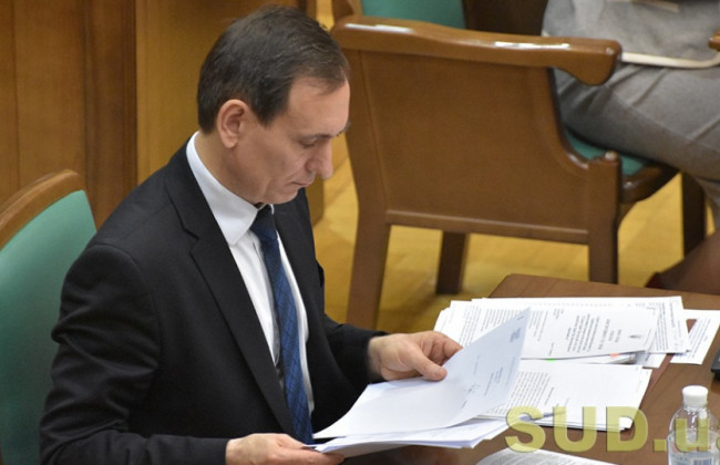 Веніславський знову закликав суддів КСУ піти у відставку