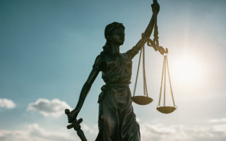 У яких випадках прокурор має право представляти інтереси держави в суді: позиція ВС