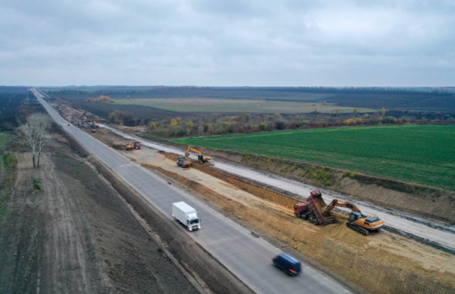 В Україні побудують перший бетонний автобан: гарна новина для водіїв