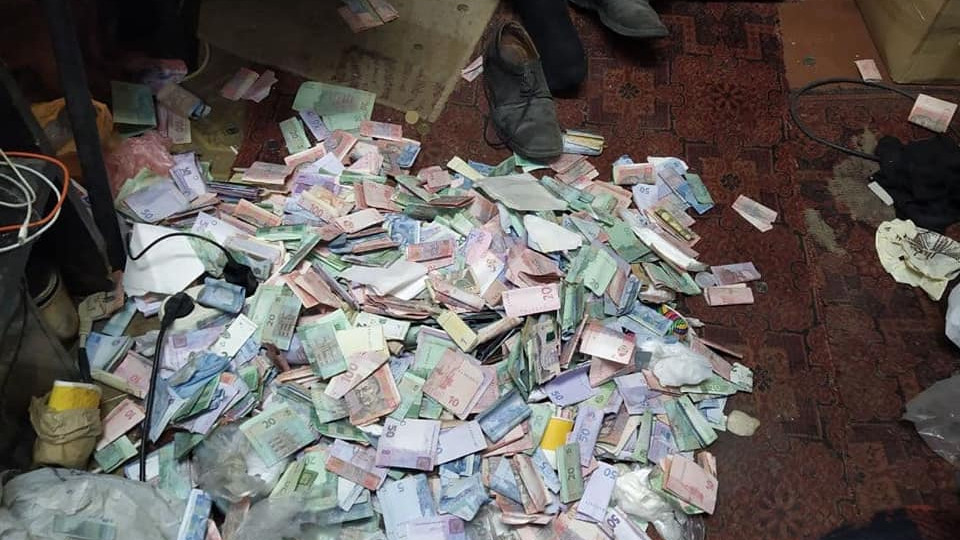 В Киеве 16-летний парень украл пакет с деньгами у бабушки: фото