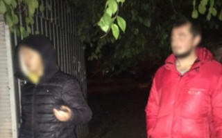 В Киеве грабители с ножом ночью обокрали женщину