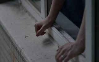 В Киеве выпал из окна 18-летний парень