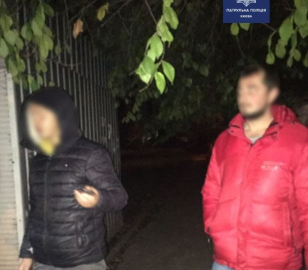 В Киеве грабители с ножом ночью обокрали женщину