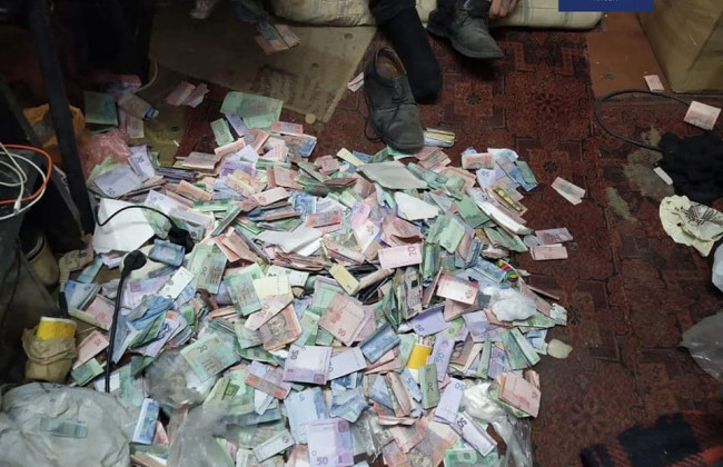 В Киеве 16-летний парень украл пакет с деньгами у бабушки: фото