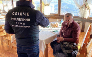 На Закарпатті на хабарі зловили новообраного від «Слуги народу» голову ОТГ: в Офісі Президента відреагували