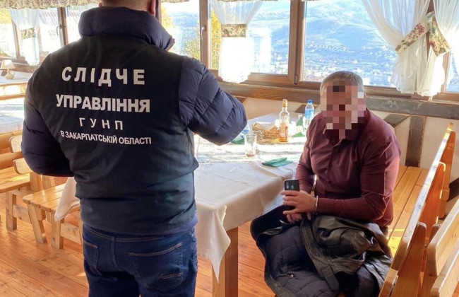 На Закарпатті на хабарі зловили новообраного від «Слуги народу» голову ОТГ: в Офісі Президента відреагували