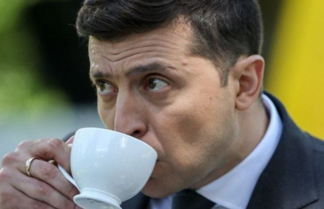 КСУ вирішить, чи можна штрафувати Президента за випиту каву під час дії карантинних обмежень