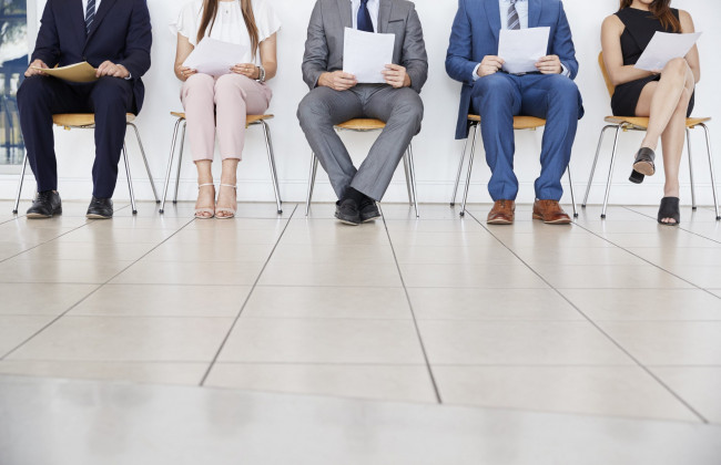 Кабмин одобрил эксперимент с оплатой труда госслужащих