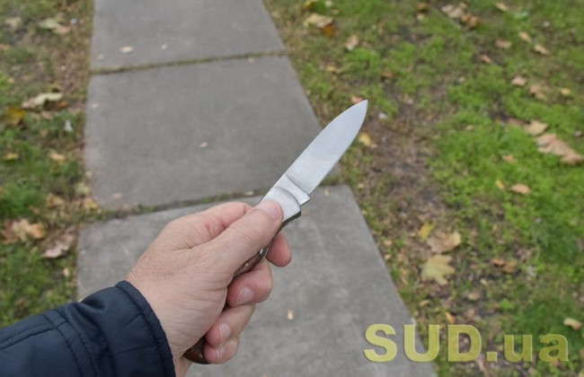 В центре Киева парень с ножом напал на прохожего