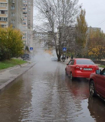 В Киеве произошел очередной прорыв трубы с горячей водой