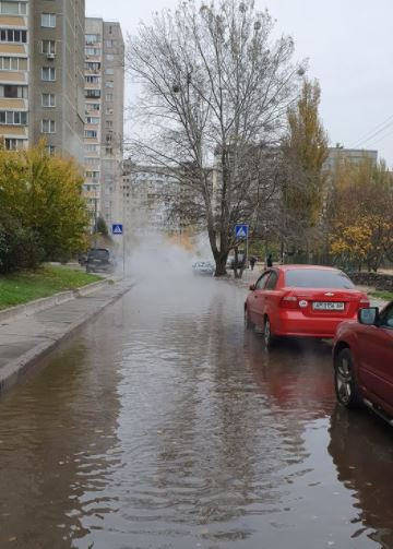 В Киеве произошел очередной прорыв трубы с горячей водой