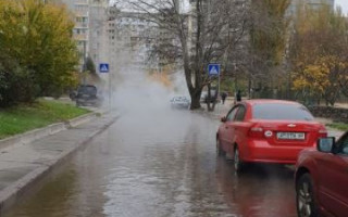В Киеве произошел очередной прорыв трубы с горячей водой