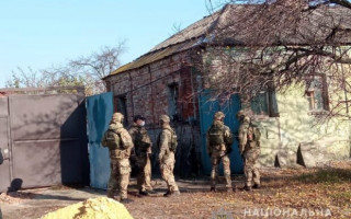 В Харькове ранее судимый мужчина угрожает взорвать гранату в доме