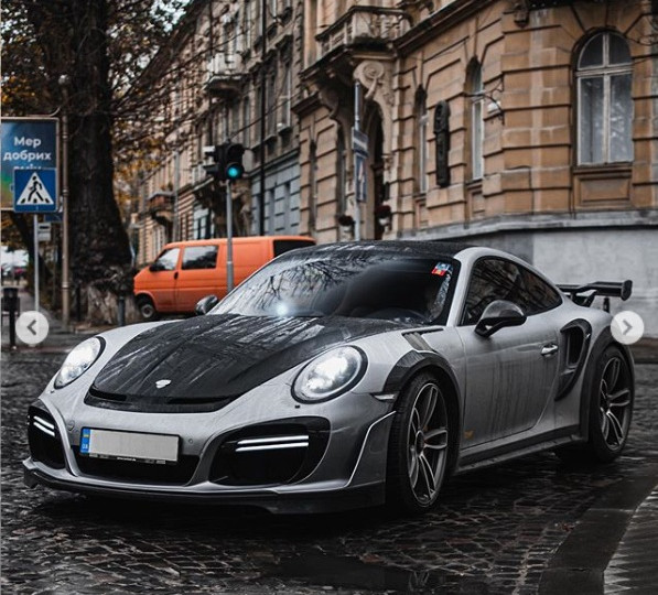 В Украине засветился мощный тюнингованный суперкар Porsche, фото
