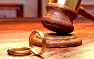 У яких випадках тривале проживання чоловіка та жінки окремо не може свідчити про припинення шлюбних відносин