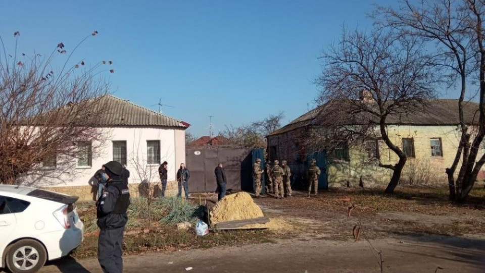 Угрожал полицейским гранатой: в Харькове обезвредили злоумышленника