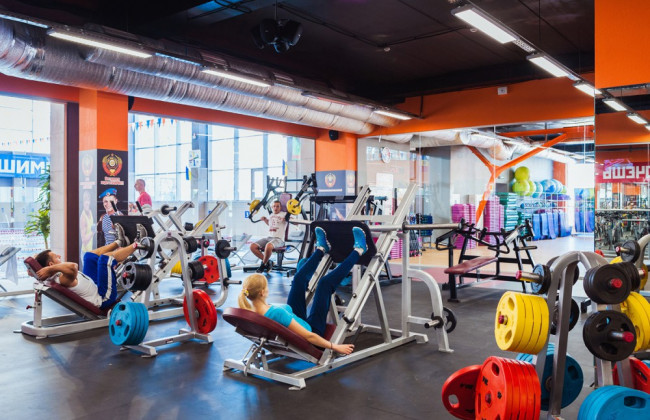 Известная сеть фитнес-клубов решила обойти запрет и продолжить работать на выходных, несмотря на карантин