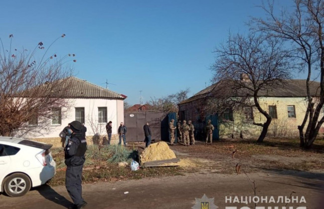 Угрожал полицейским гранатой: в Харькове обезвредили злоумышленника