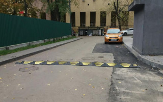 На Крещатике появились «лежачие полицейские»