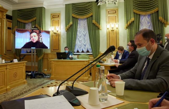 Верховна Рада має вирішити питання Конституційного Суду до кінця року, — Зеленський