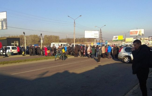 В Черновцах предприниматели  собрались на пикет из-за карантина выходного дня