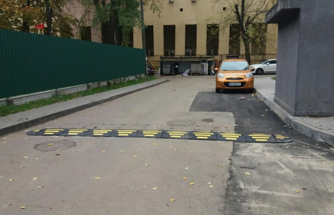 На Крещатике появились «лежачие полицейские»