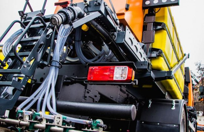 Столичные мосты обработали спецраствором: назвали причину