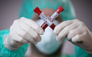 Сколько времени коронавирус живет на поверхностях: инфекционист пояснила