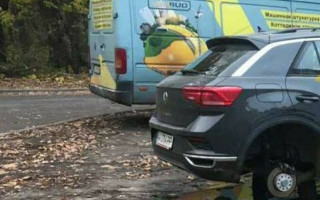 В Киеве наказали «героя парковки» на элитном авто, фото