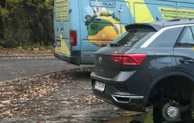 В Киеве наказали «героя парковки» на элитном авто, фото