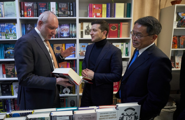 У Зеленського не бачать суто правового шляху врегулювання «конституційної кризи» та налаштовані на судову реформу