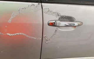 В Киеве неизвестные облили автомобиль кислотой: пострадал ребенок, фото