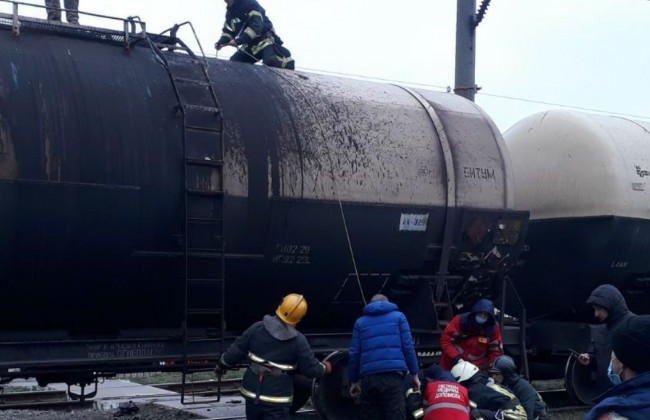 Трагедия под Киевом: мужчина взобрался на поезд и получил удар током