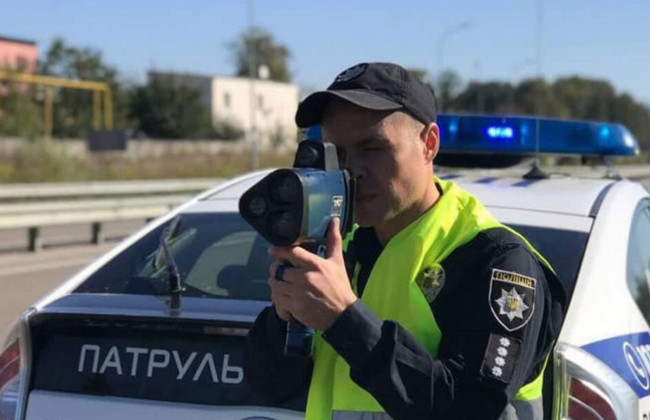 Радари у кущах і зупинка автомобіля без причини: що підтримав правоохоронний комітет