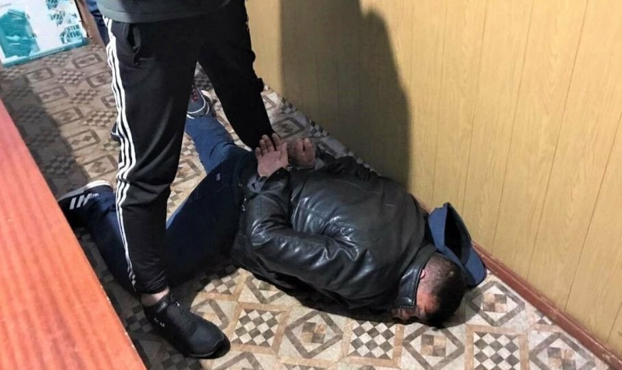 Под Киевом 40-летний мужчина изнасиловал несовершеннолетнюю