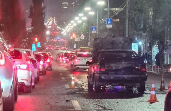 В Киеве на бульваре Шевченко на ходу сгорел автомобиль