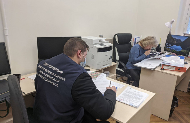 Полиция обыскивает музей Революции достоинства и дом его директора