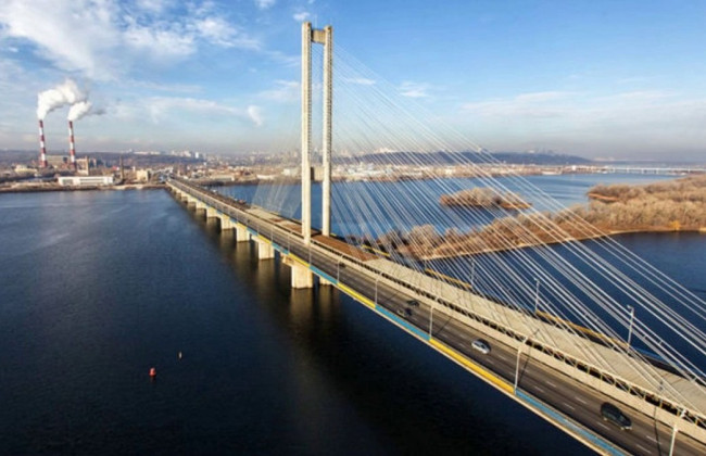 На эстакаде одного из киевских мостов ограничат движение: что известно