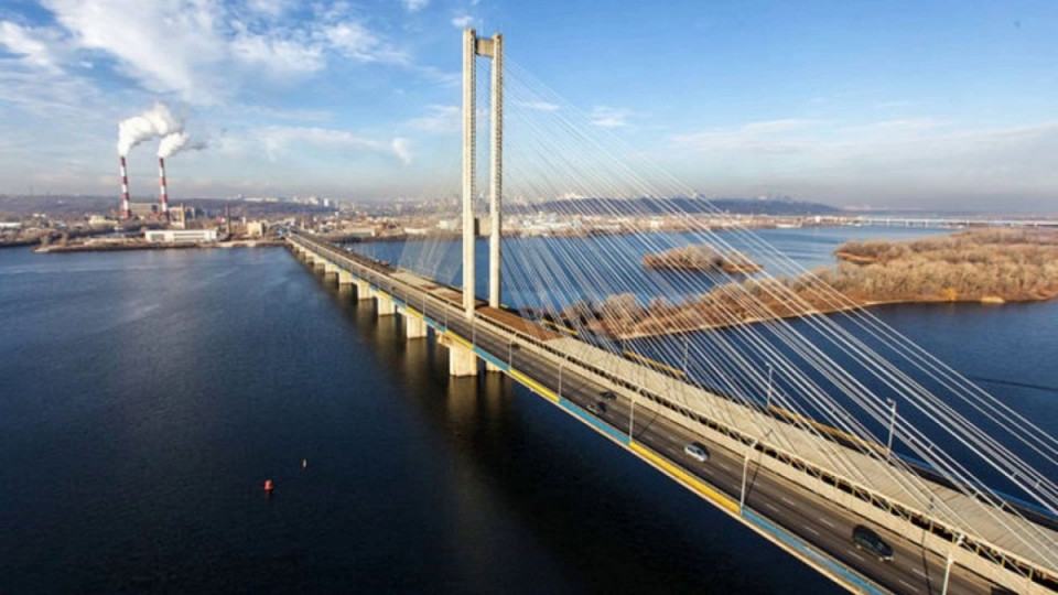 На эстакаде одного из киевских мостов ограничат движение: что известно